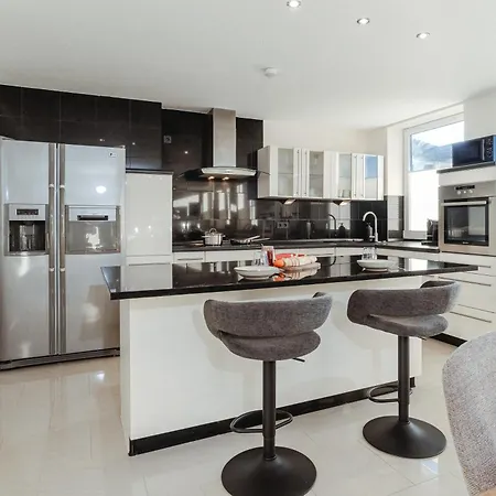 Premium Feelgood Gruppenapartment - Bis Zu 8 Personen - 120 Qm - 2 Baeder - Whirlpool, Sonnenterrasse & Grill - Im Herzen Kassels *