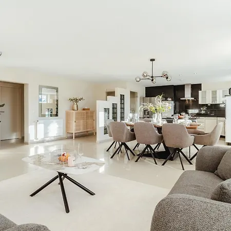 Luxus - Fuer Gruppen & Familien Mit Whirlpool, Terrasse & Grill- Lage