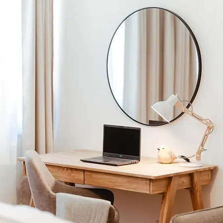 Luxus - Fuer Gruppen & Familien Mit Whirlpool, Terrasse & Grill- Lage Apartmán