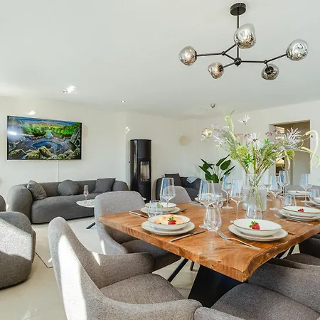 Premium Feelgood Gruppenapartment - Bis Zu 8 Personen - 120 Qm - 2 Baeder - Whirlpool, Sonnenterrasse & Grill - Im Herzen Kassels * Κάσελ