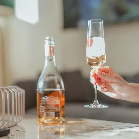 Premium Feelgood Gruppenapartment - Bis Zu 8 Personen - 120 Qm - 2 Baeder - Whirlpool, Sonnenterrasse & Grill - Im Herzen Kassels * Kassel