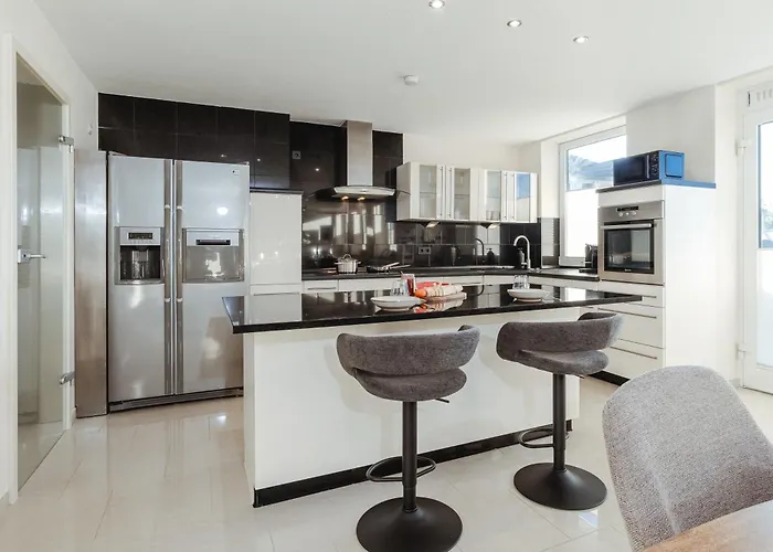 Luxus - Fuer Gruppen & Familien Mit Whirlpool, Terrasse & Grill- Lage *