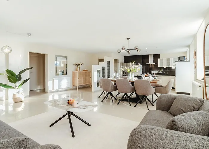 Luxus - Fuer Gruppen & Familien Mit Whirlpool, Terrasse & Grill- Lage