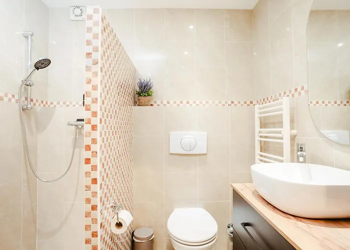 Luxus - Fuer Gruppen & Familien Mit Whirlpool, Terrasse & Grill- Lage Kassel