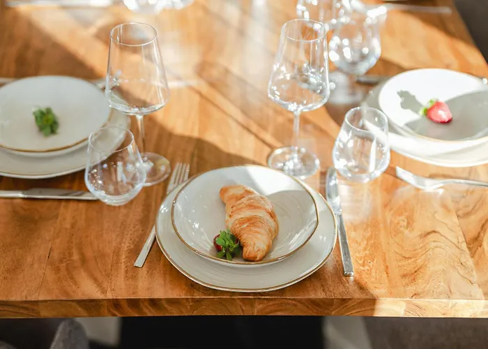 Luxus - Fuer Gruppen & Familien Mit Whirlpool, Terrasse & Grill- Lage Apartmán *