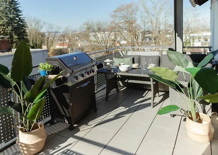 Luxus - Fuer Gruppen & Familien Mit Whirlpool, Terrasse & Grill- Lage Apartmán *