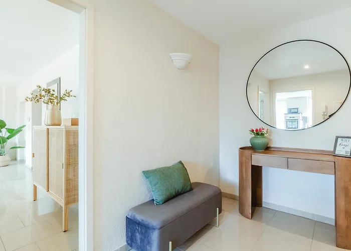 Luxus - Fuer Gruppen & Familien Mit Whirlpool, Terrasse & Grill- Lage