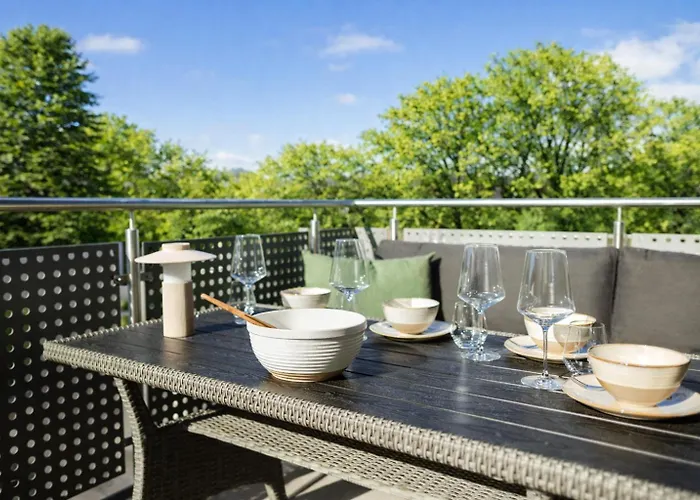 Luxus - Fuer Gruppen & Familien Mit Whirlpool, Terrasse & Grill- Lage